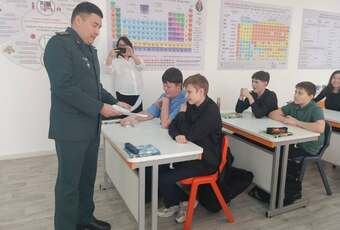 ҚР ҰҚК Шекара қызметі өкілдерімен кәсіптік бағдар беру кездесуі