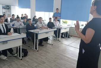 М. Жұмабаев атындағы жоғары колледж өкілдерімен кәсіптік бағдар беру кездесуі